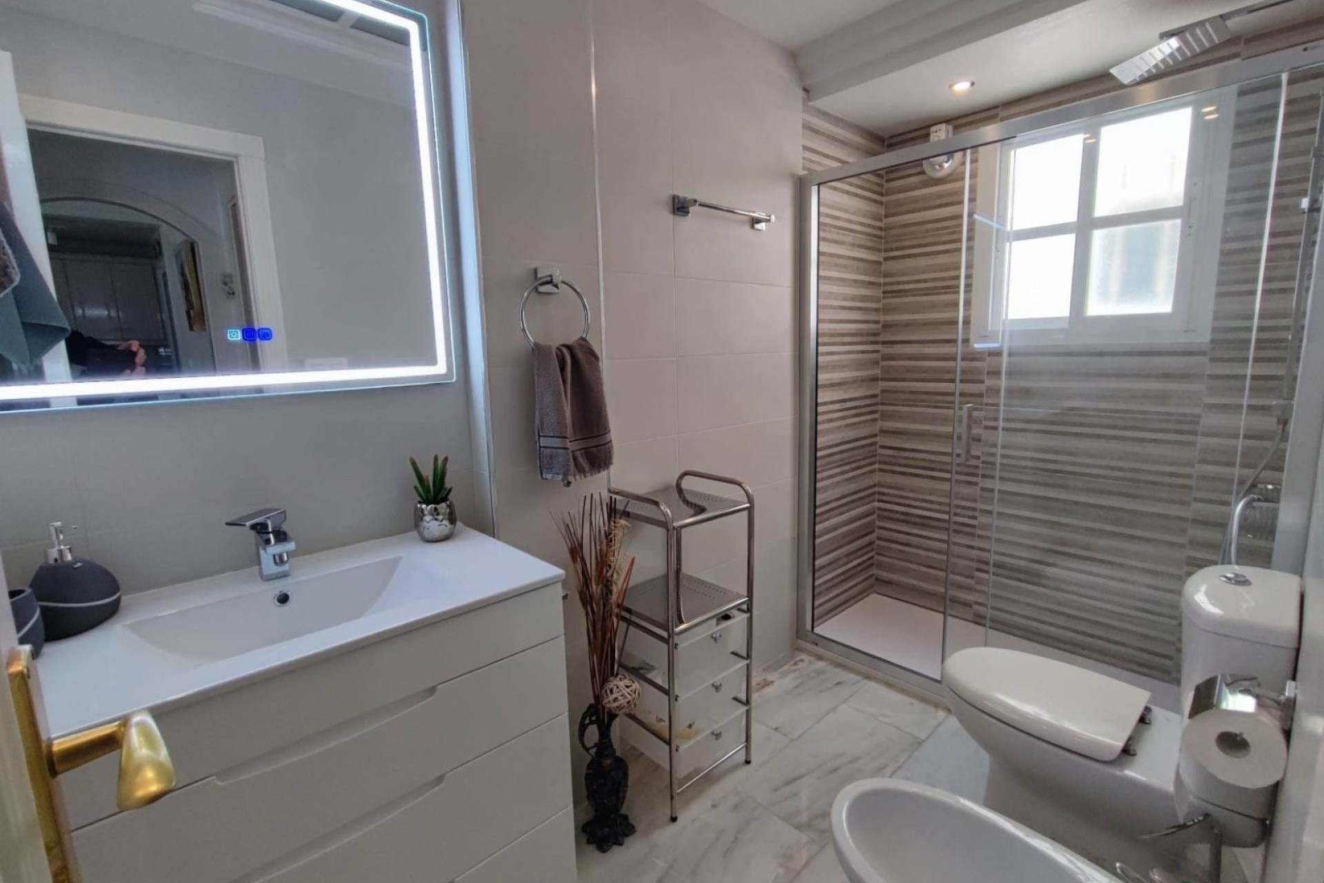 Wiederverkauf - Wohnung / Apartment -
Torrevieja