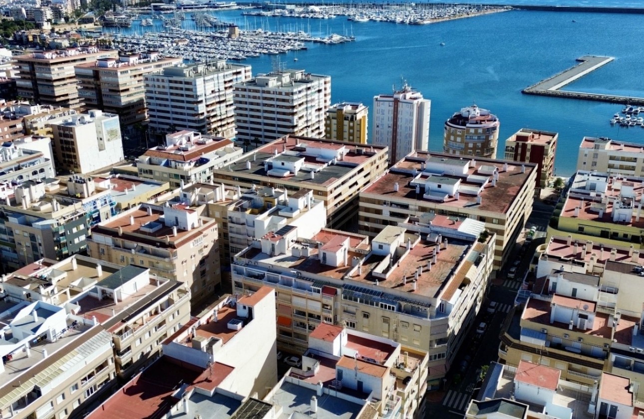 Wiederverkauf - Wohnung / Apartment -
Torrevieja