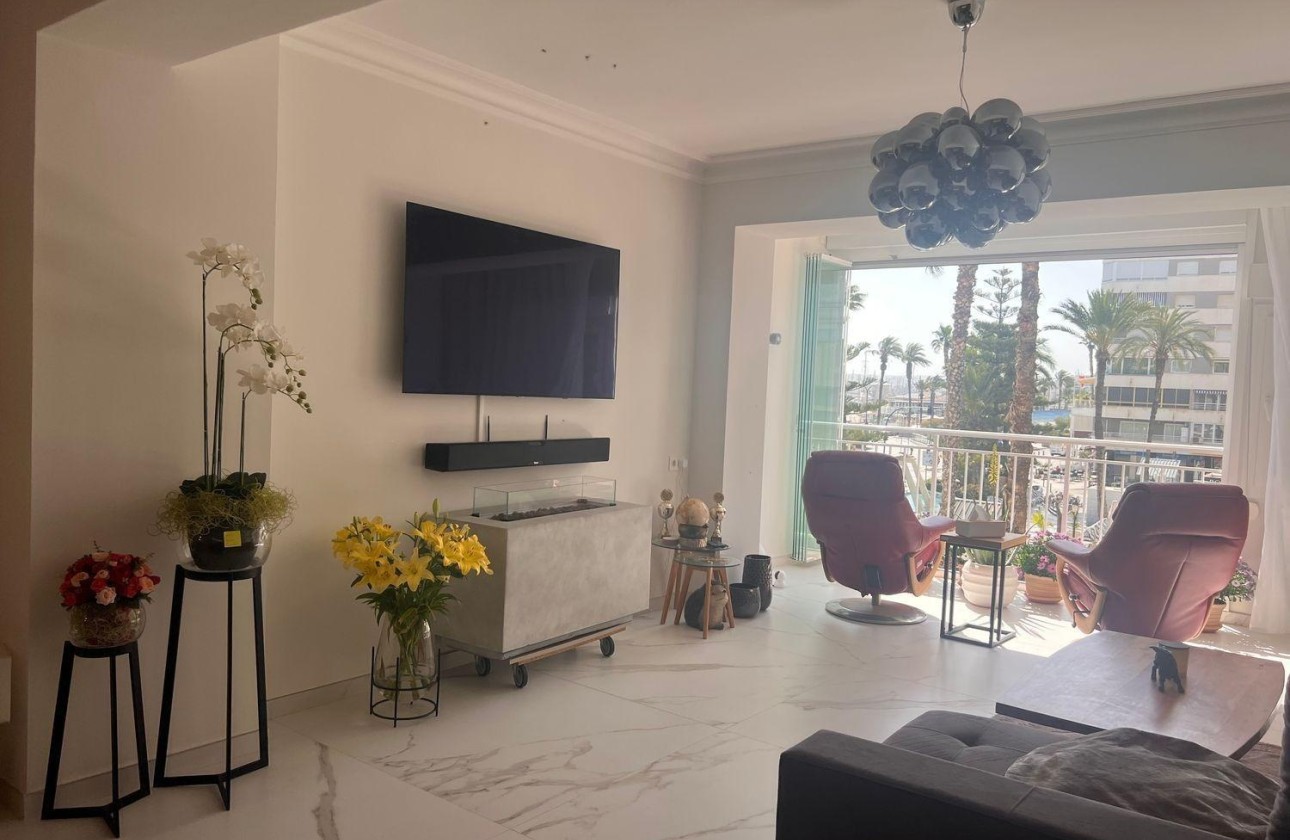 Wiederverkauf - Wohnung / Apartment -
Torrevieja