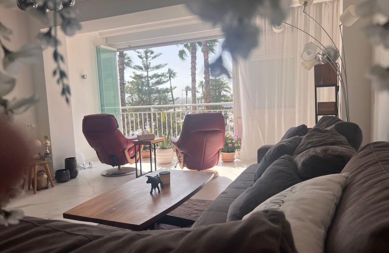 Wiederverkauf - Wohnung / Apartment -
Torrevieja