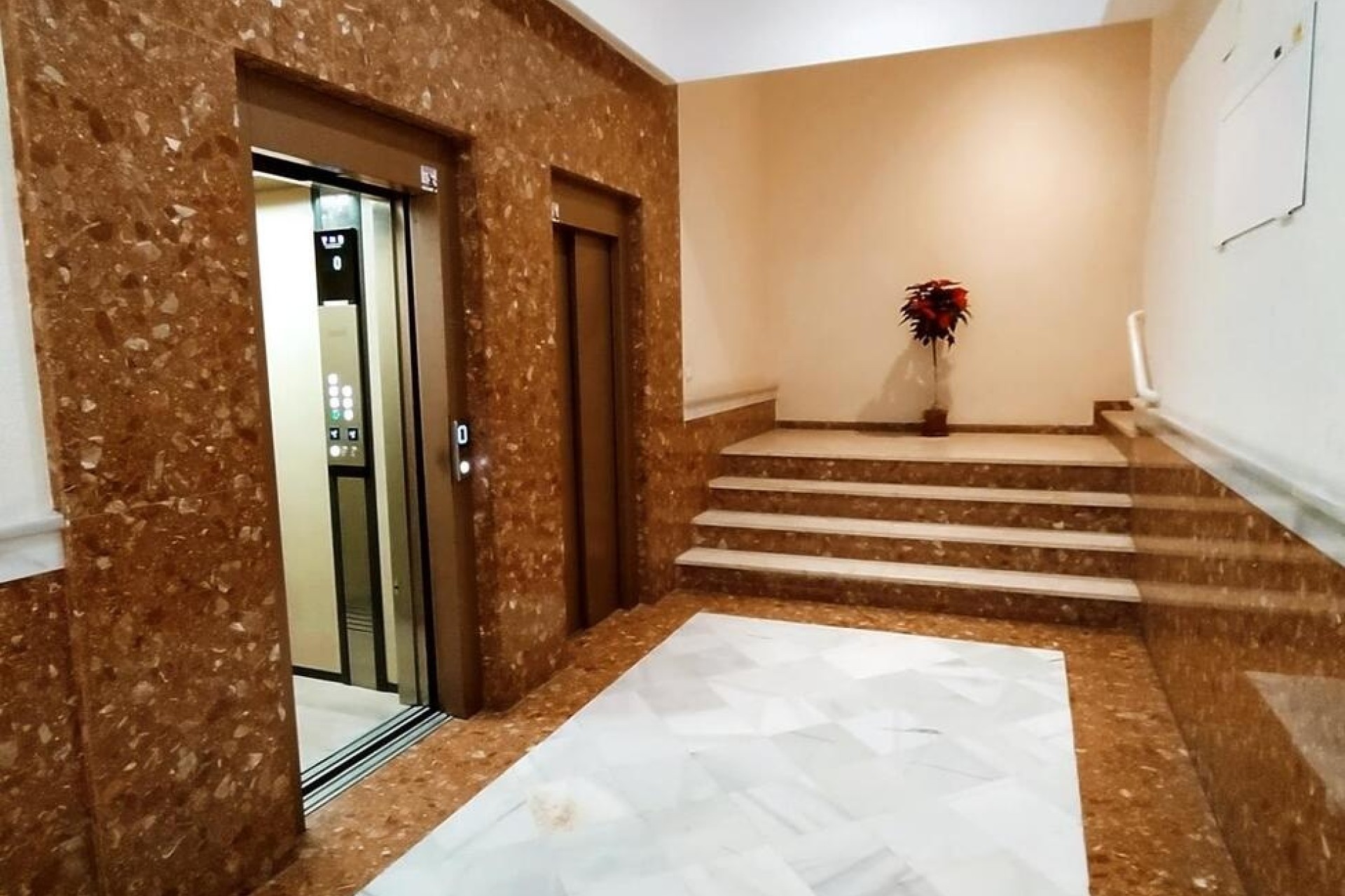 Wiederverkauf - Wohnung / Apartment -
Torrevieja