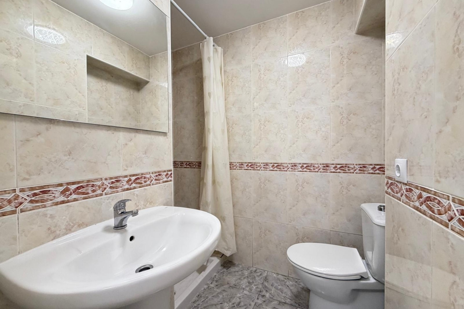 Wiederverkauf - Wohnung / Apartment -
Torrevieja