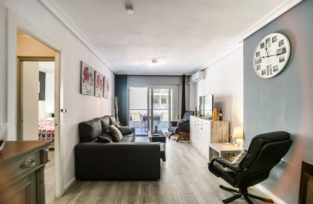 Wiederverkauf - Wohnung / Apartment -
Torrevieja