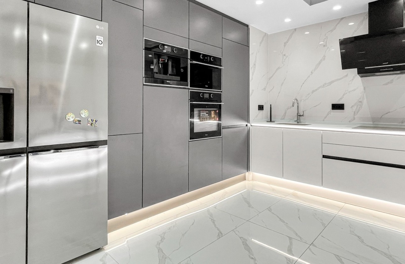 Wiederverkauf - Wohnung / Apartment -
Torrevieja