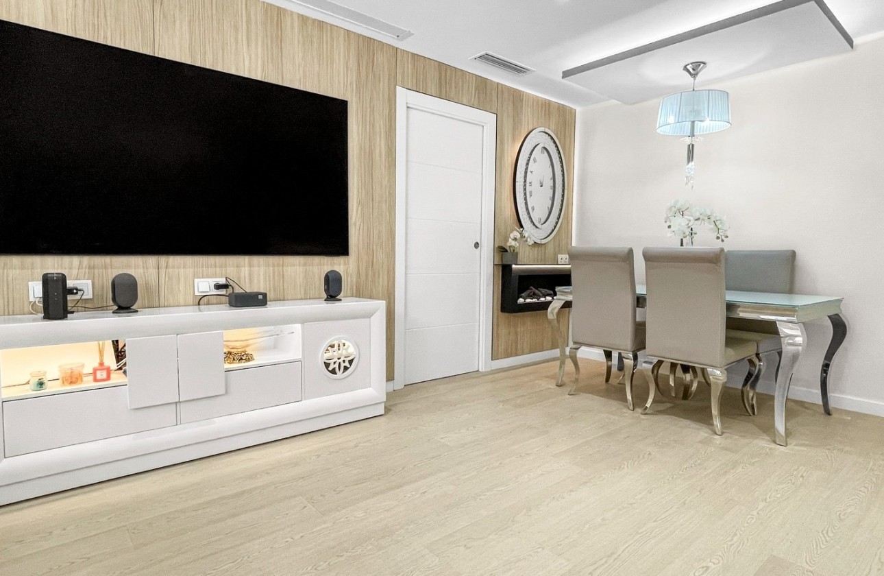 Wiederverkauf - Wohnung / Apartment -
Torrevieja