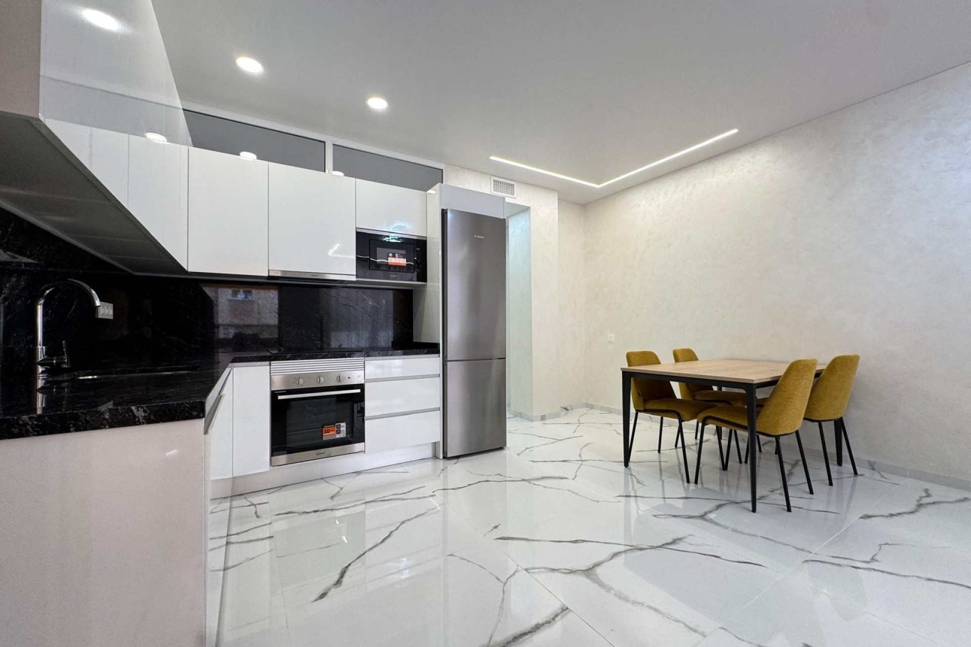 Wiederverkauf - Wohnung / Apartment -
Torrevieja