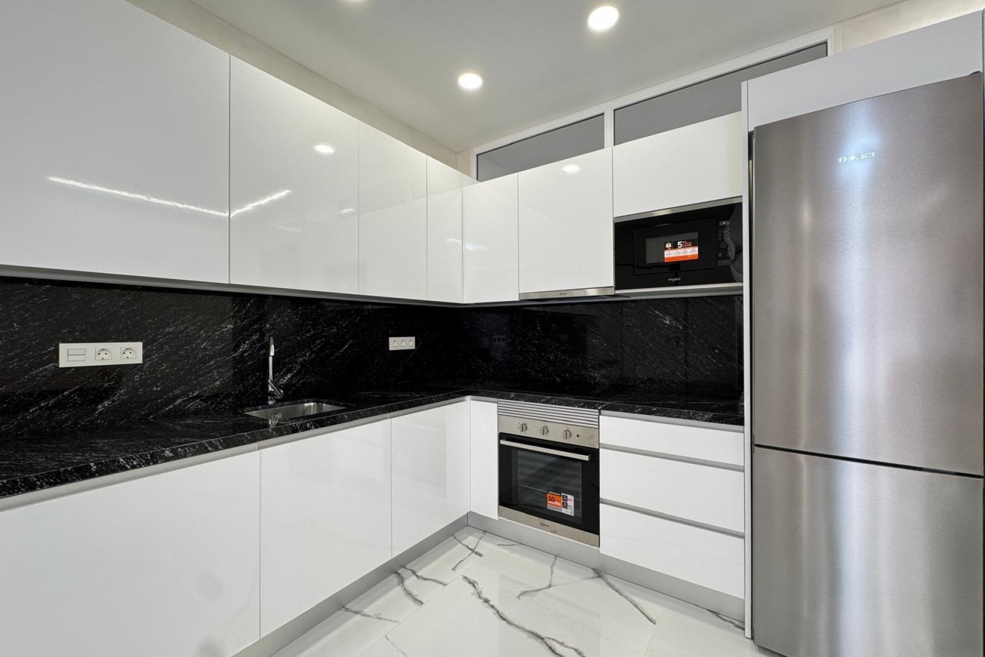 Wiederverkauf - Wohnung / Apartment -
Torrevieja