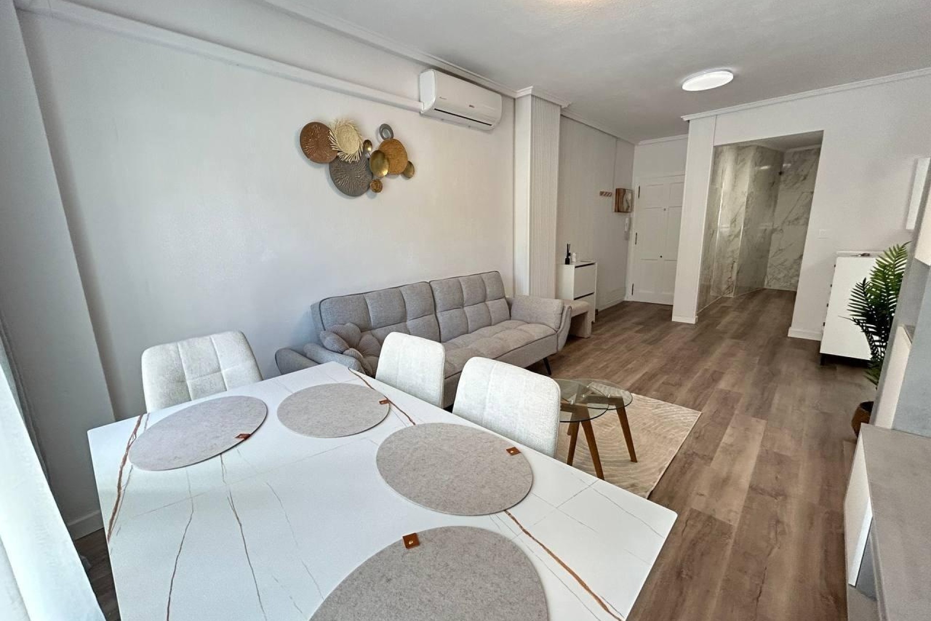 Wiederverkauf - Wohnung / Apartment -
Torrevieja