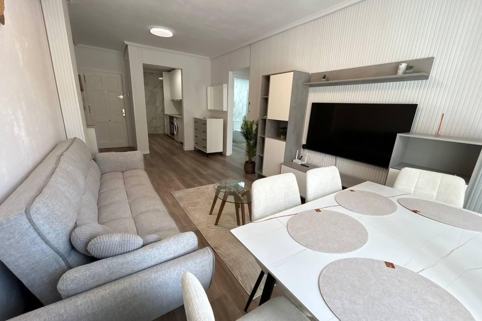 Wiederverkauf - Wohnung / Apartment -
Torrevieja