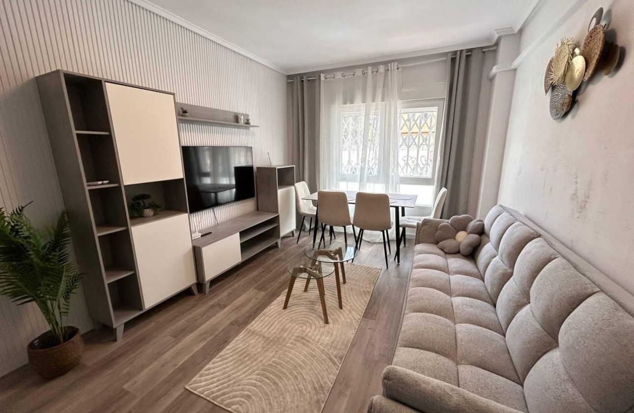 Wiederverkauf - Wohnung / Apartment -
Torrevieja