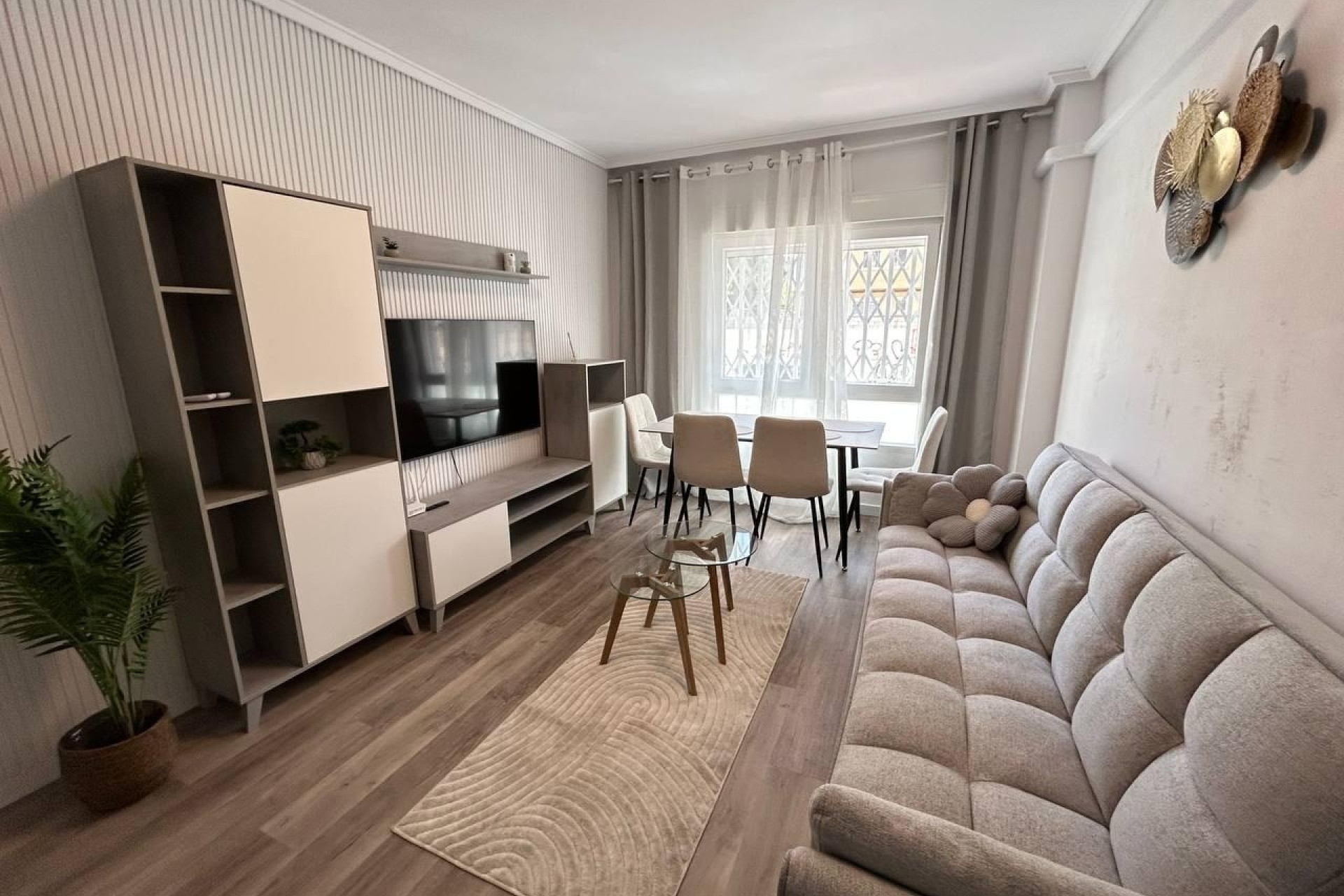 Wiederverkauf - Wohnung / Apartment -
Torrevieja