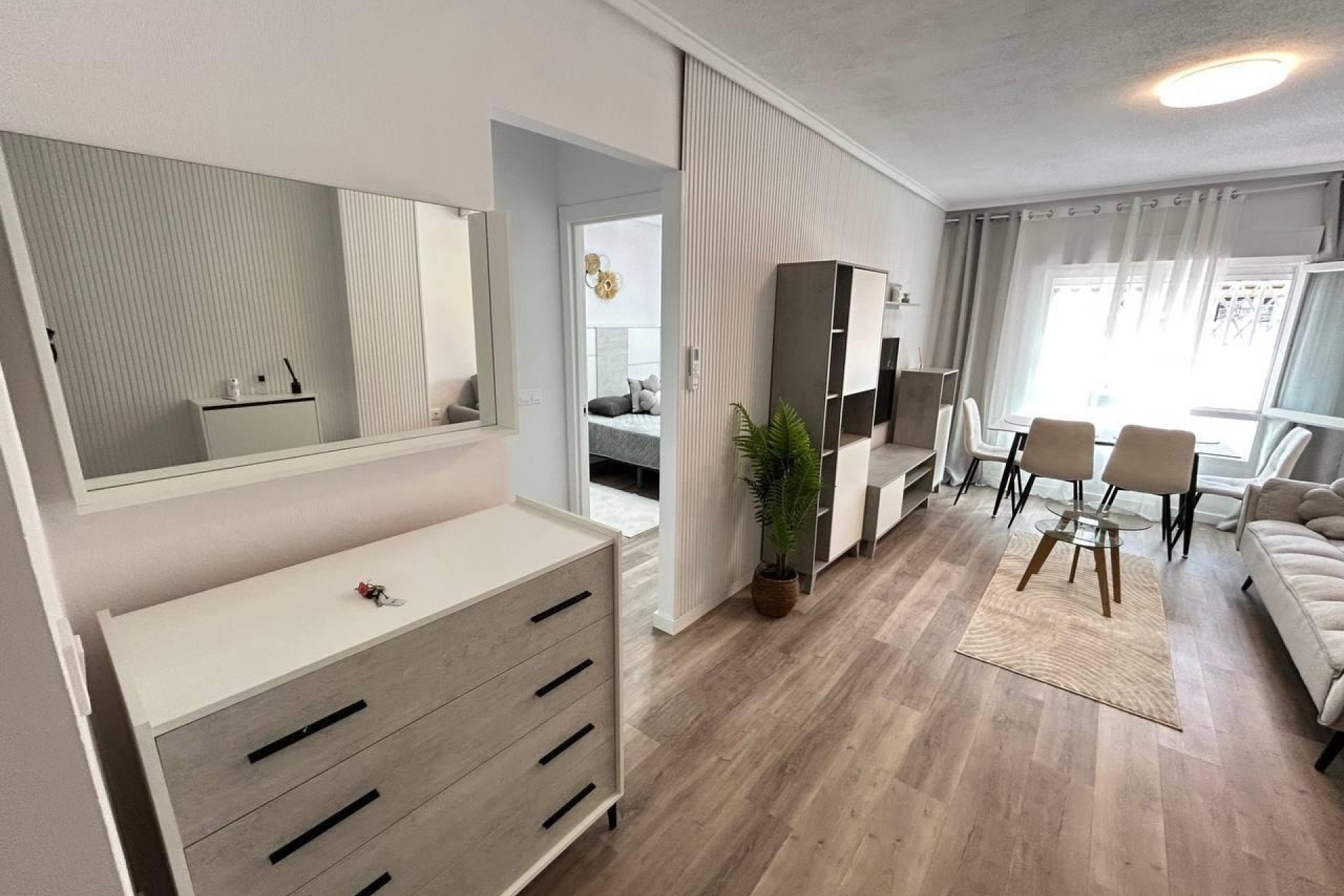 Wiederverkauf - Wohnung / Apartment -
Torrevieja