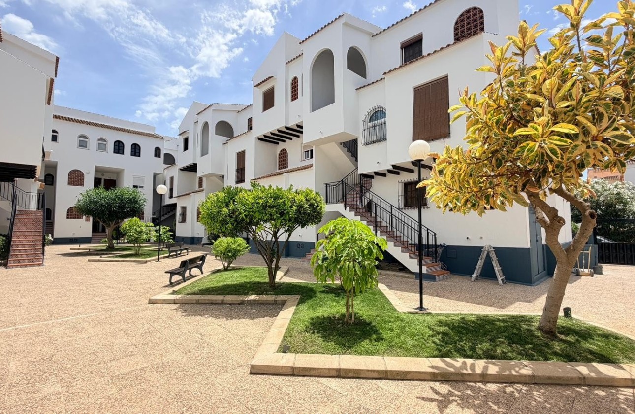 Wiederverkauf - Wohnung / Apartment -
Torrevieja