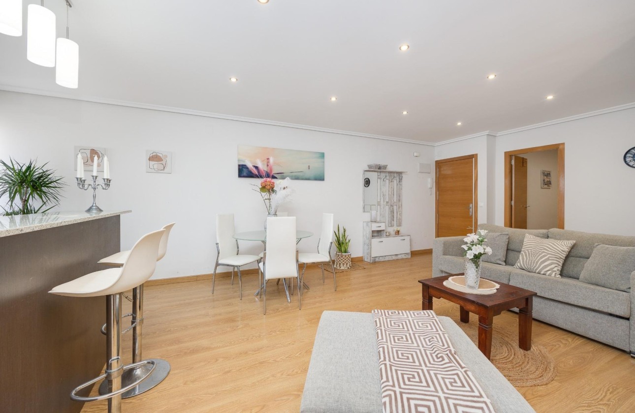 Wiederverkauf - Wohnung / Apartment -
Torrevieja