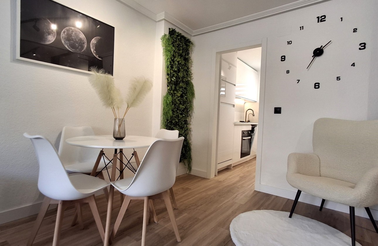 Wiederverkauf - Wohnung / Apartment -
Torrevieja