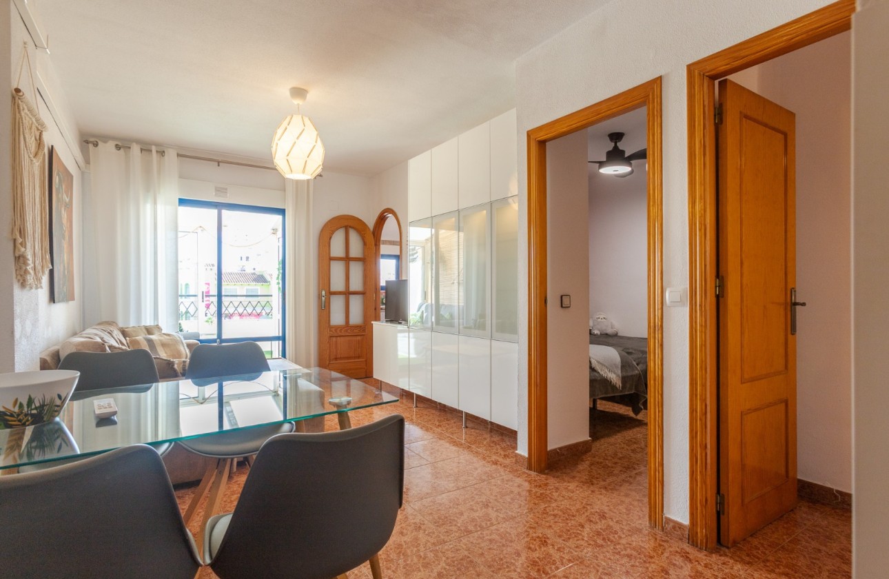 Wiederverkauf - Wohnung / Apartment -
Torrevieja