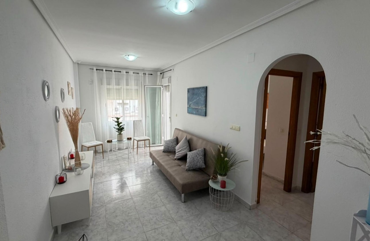 Wiederverkauf - Wohnung / Apartment -
Torrevieja
