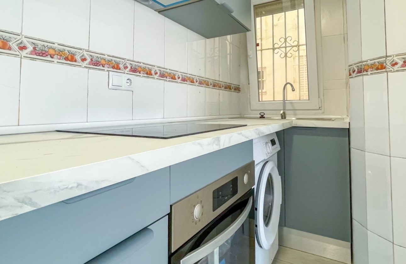 Wiederverkauf - Wohnung / Apartment -
Torrevieja
