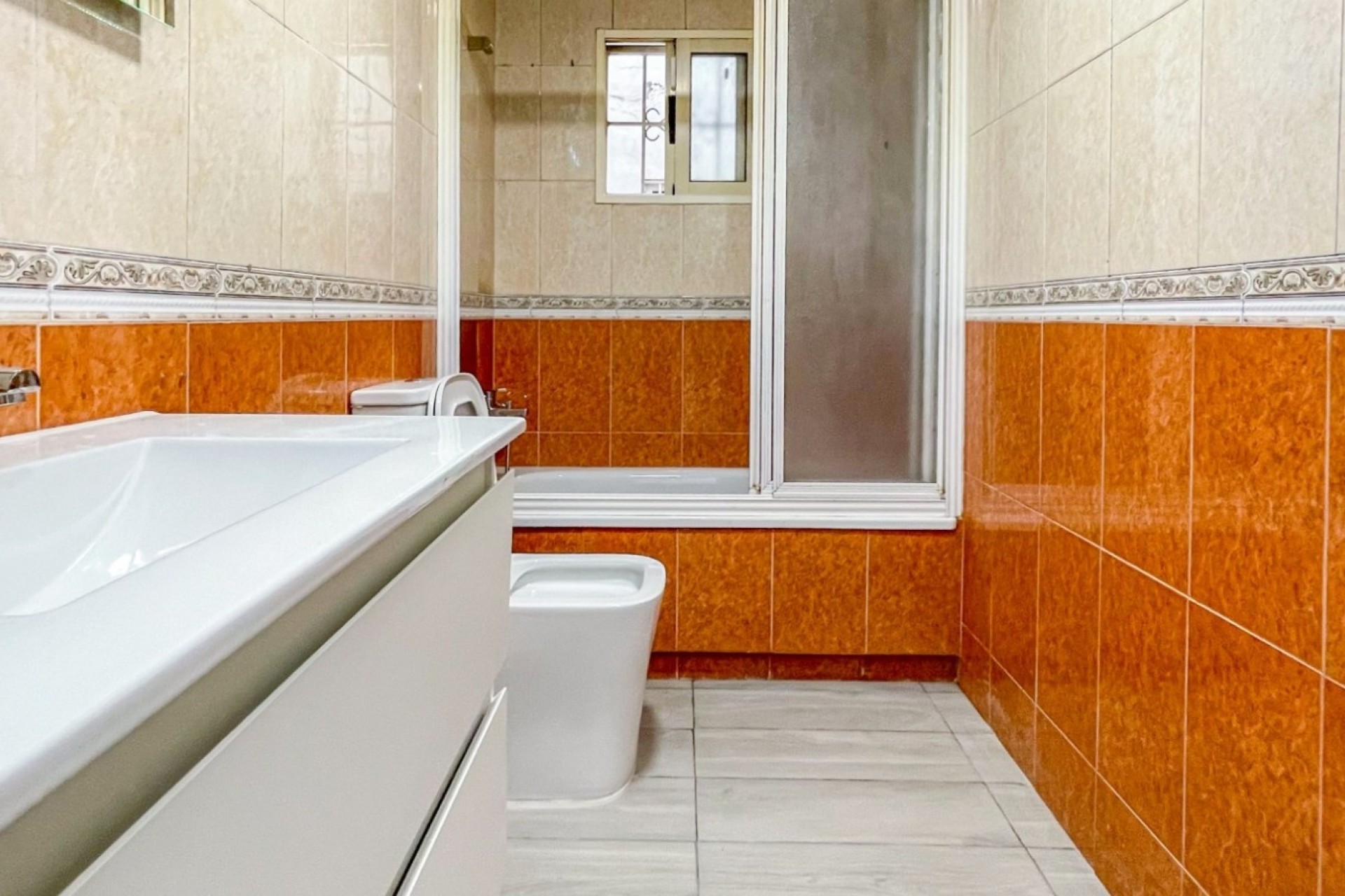 Wiederverkauf - Wohnung / Apartment -
Torrevieja