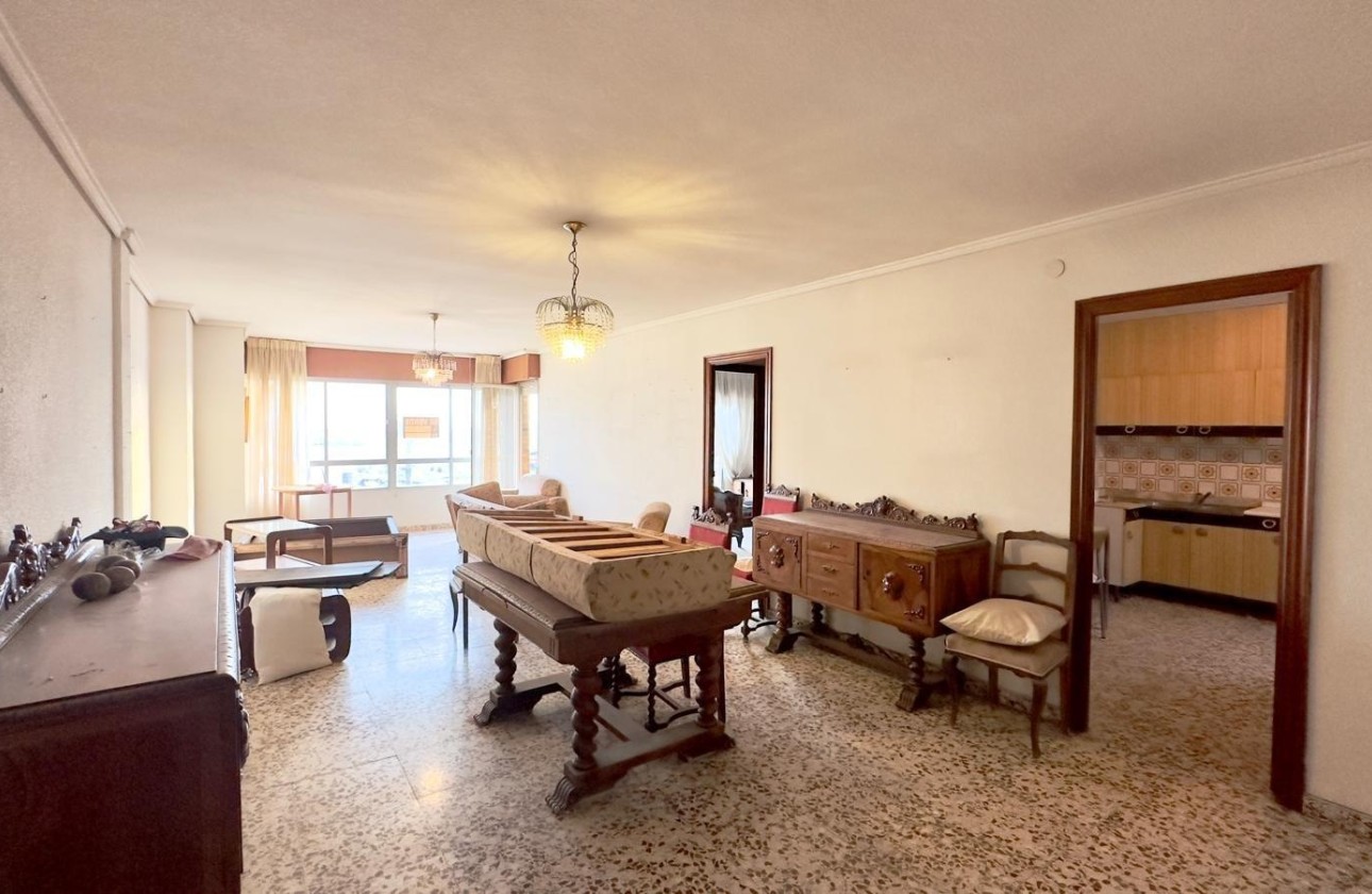 Wiederverkauf - Wohnung / Apartment -
Torrevieja