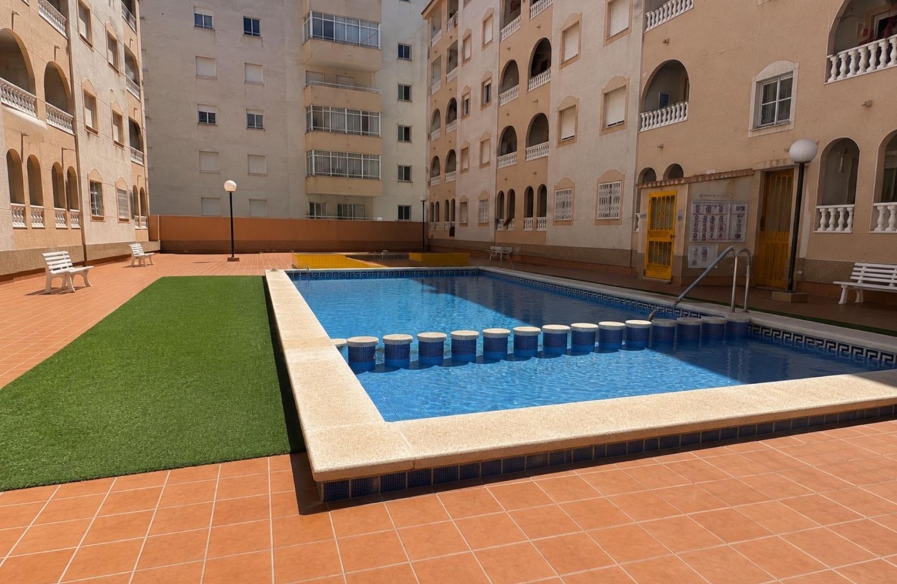 Wiederverkauf - Wohnung / Apartment -
Torrevieja