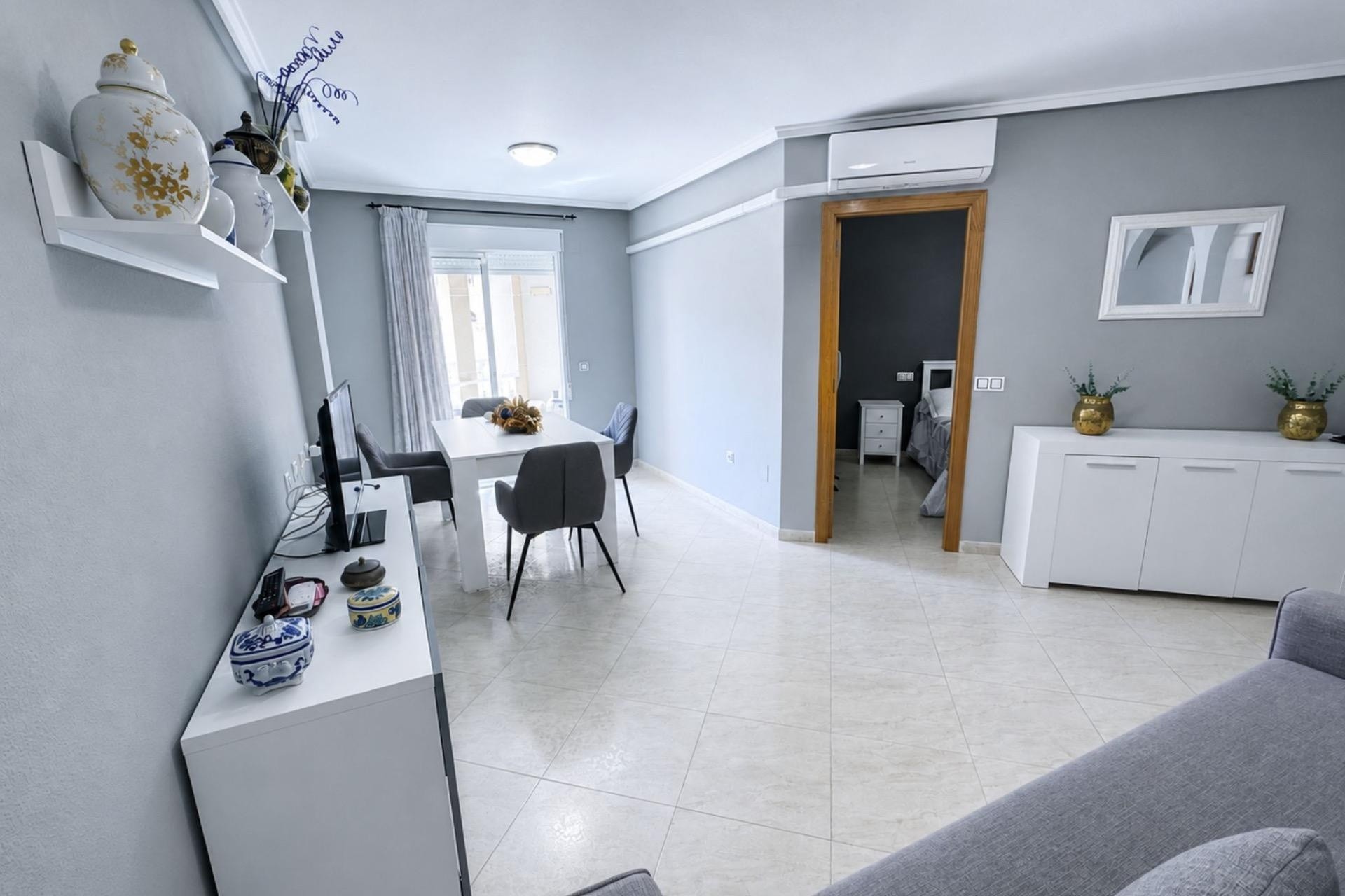 Wiederverkauf - Wohnung / Apartment -
Torrevieja