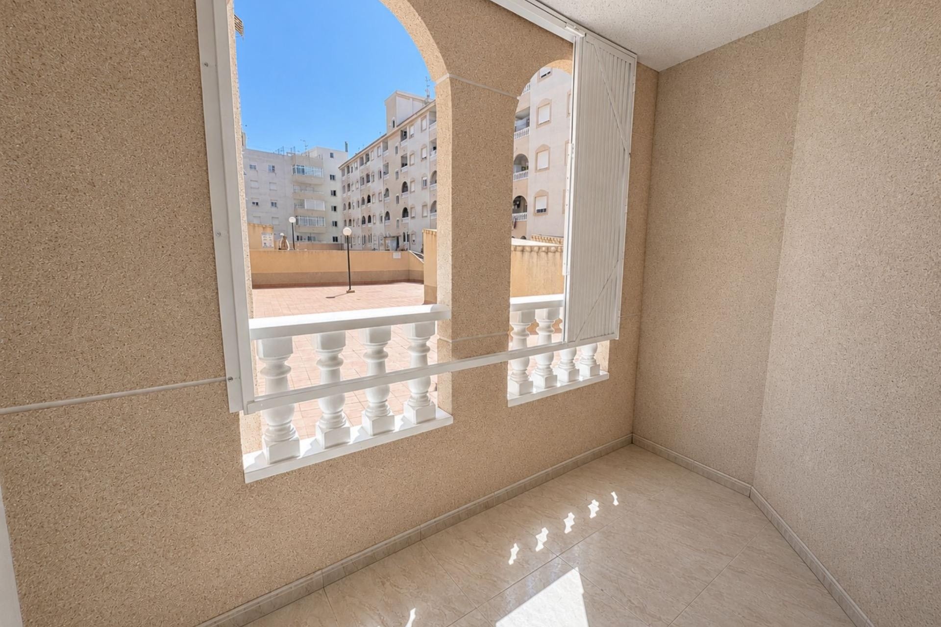 Wiederverkauf - Wohnung / Apartment -
Torrevieja