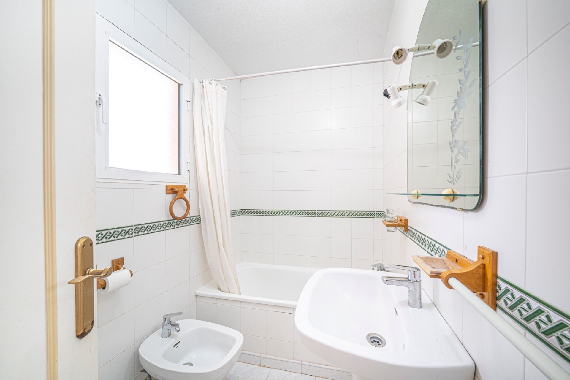 Wiederverkauf - Wohnung / Apartment -
Torrevieja
