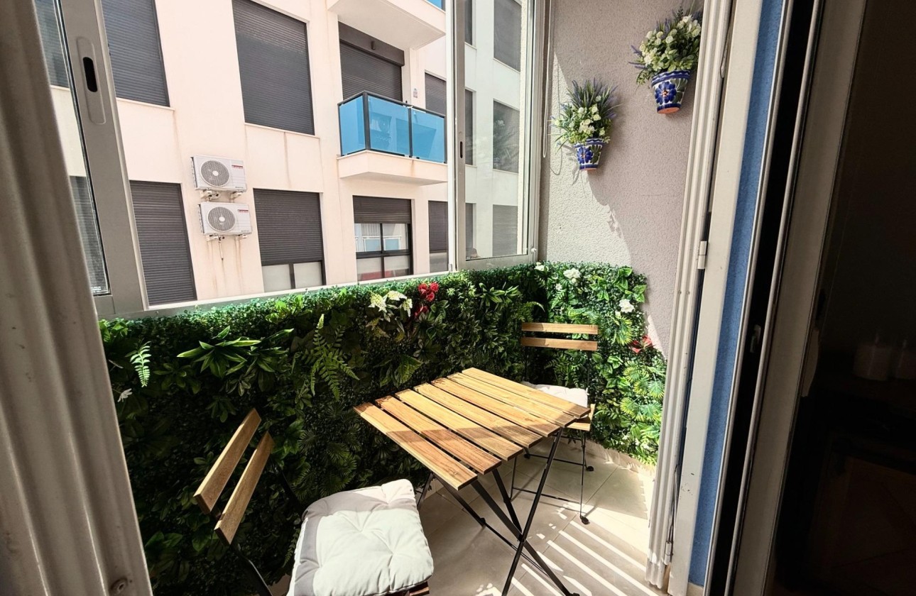 Wiederverkauf - Wohnung / Apartment -
Torrevieja