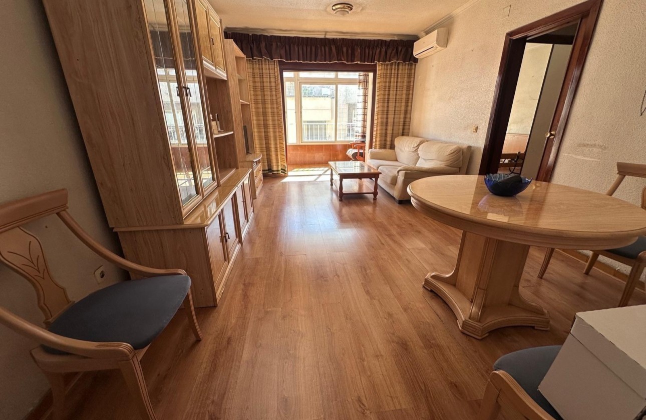 Wiederverkauf - Wohnung / Apartment -
Torrevieja