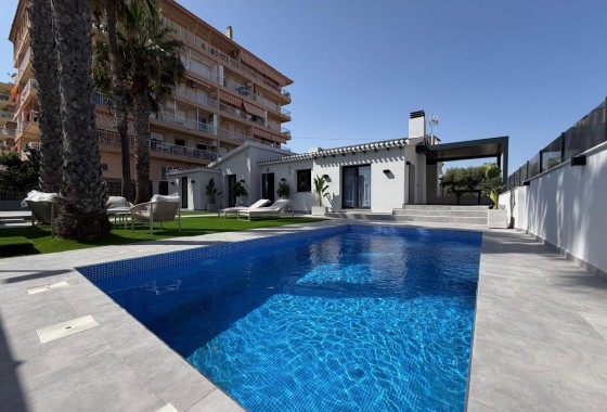 Willa wolnostojąca - Sprzedaż - Torrevieja -
                Punta Prima