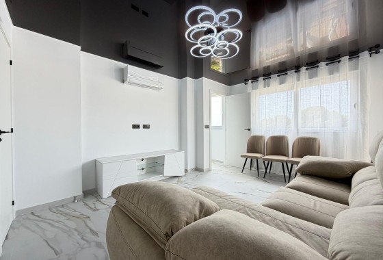 Wohnung / Apartment - Wiederverkauf - Orihuela Costa - La Zenia