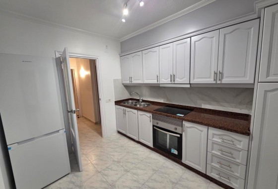 Wohnung / Apartment - Wiederverkauf - Torrevieja - Estacion de autobuses