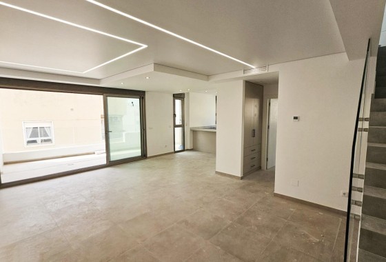 Wohnung / Apartment - Wiederverkauf - Torrevieja - Paseo Maritimo