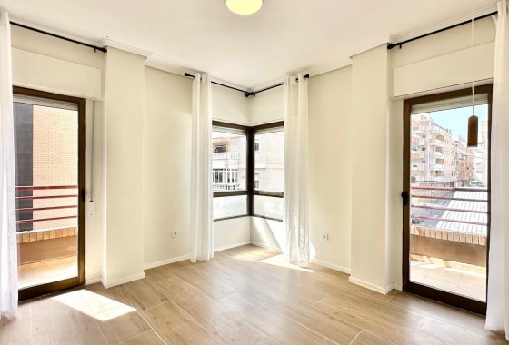 Wohnung / Appartement - Resale - Torrevieja - Center