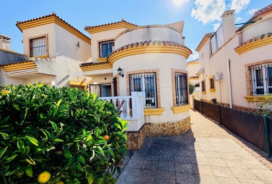Wolnostojąca willa - Sprzedaż - Los Montesinos -
                La Herrada