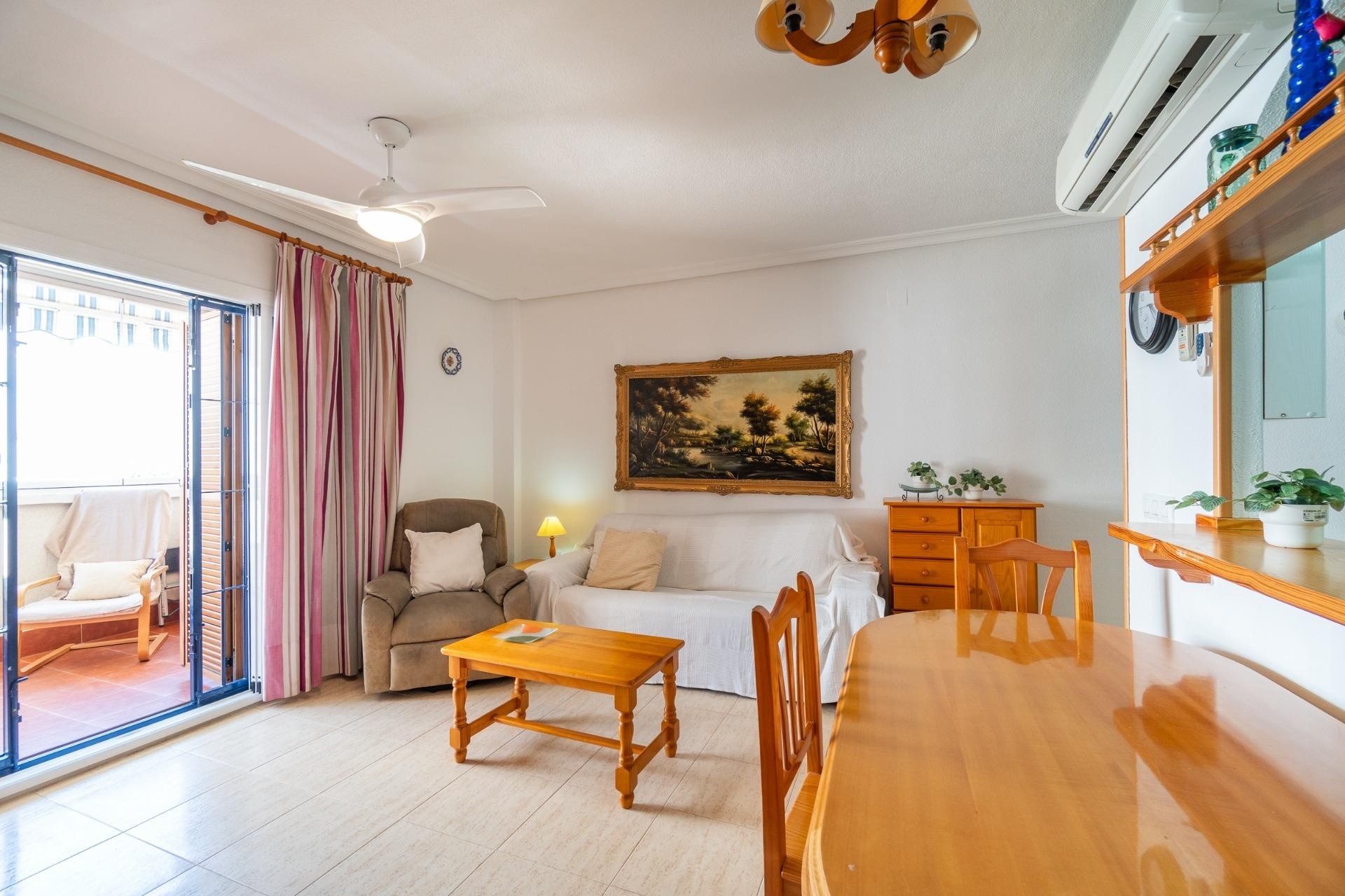 Wynajem długoterminowy - Apartament / Mieszkanie -
Torrevieja - La Mata