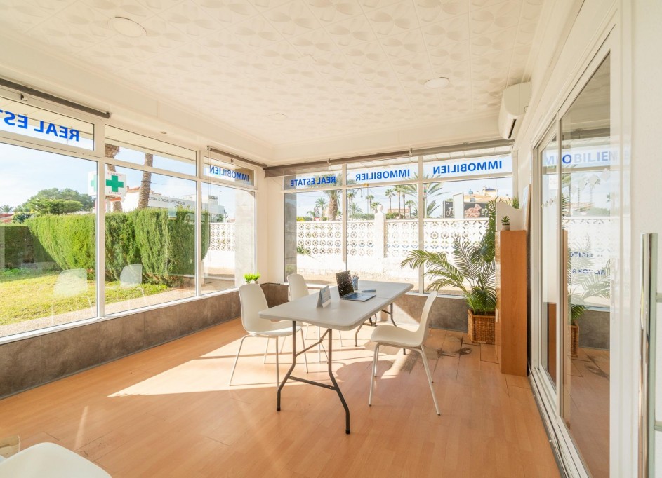 Wynajem długoterminowy - Reklama w telewizji -
Orihuela Costa - La Zenia