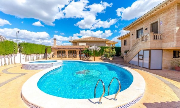 Sprzedaż - Finca nieruchomość wiejska -
Rafal