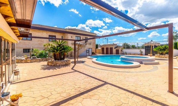 Sprzedaż - Finca nieruchomość wiejska -
Rafal