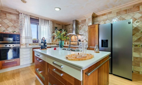 Sprzedaż - Finca nieruchomość wiejska -
Rafal