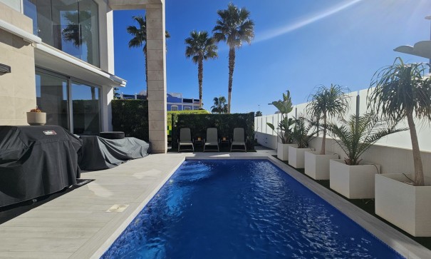 Resale - Freistehende Villa -
Cabo Roig