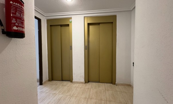Revente - Appartement -
Torrevieja - Centro
