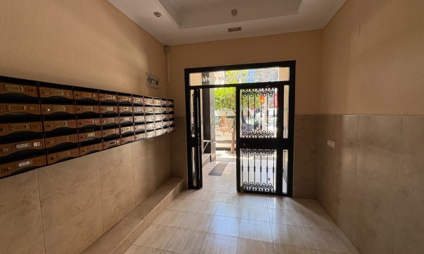 Revente - Appartement -
Torrevieja - Centro