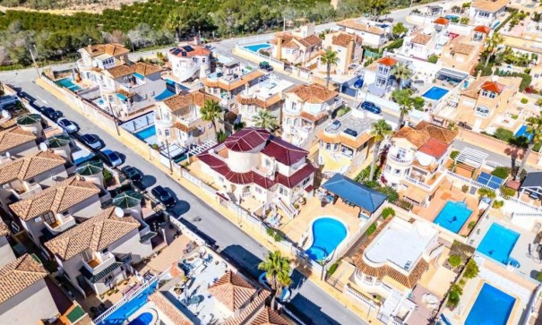 Resale - Freistehende Villa -
Villamartín