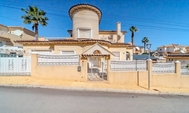 Resale - Freistehende Villa -
Villamartín