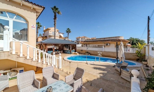 Resale - Freistehende Villa -
Villamartín