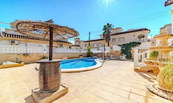 Resale - Freistehende Villa -
Villamartín