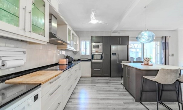 Resale - Freistehende Villa -
Villamartín