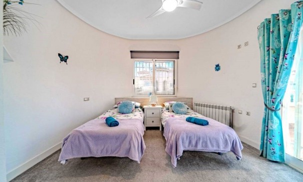 Resale - Freistehende Villa -
Villamartín